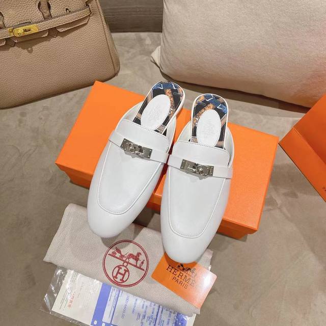 冲量价: Hermes 爱马仕 新款Kelly扣凉拖穆勒鞋女士平底包头懒人鞋半拖鞋 面料：小牛皮 内里：羊皮里 3D花布 码数：35 36 37 38 39 4