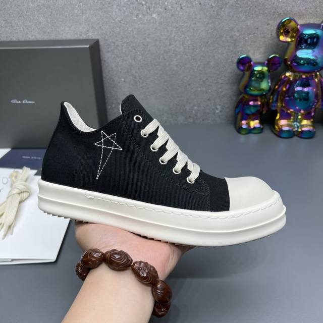 冲量价: 大底正确字母瑞克-欧文斯 Rick Owens 时尚休闲板鞋！官网热门单品 原版高端定制 ！市场最高版本极简主义的色彩运用与用心剪裁经典百搭首选！高品