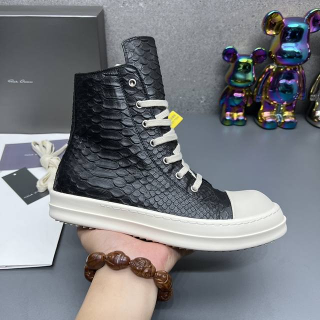 冲量价: 大底正确字母瑞克-欧文斯 Rick Owens 时尚休闲板鞋！官网热门单品 原版高端定制 ！市场最高版本极简主义的色彩运用与用心剪裁经典百搭首选！高品