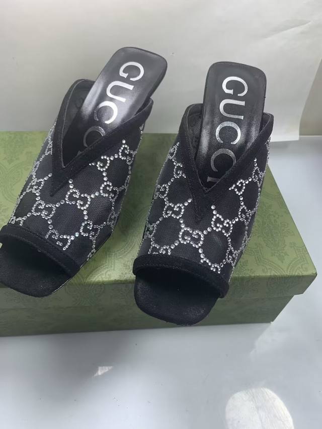 冲量价: 真皮底+40 高端版Gucci 春夏新款 烫钻网纱凉鞋凉鞋♀仙女们♀必须入的一款单品 意大利真皮底 橡胶鞋底。跟高：7.5。码数:35-42 41 4