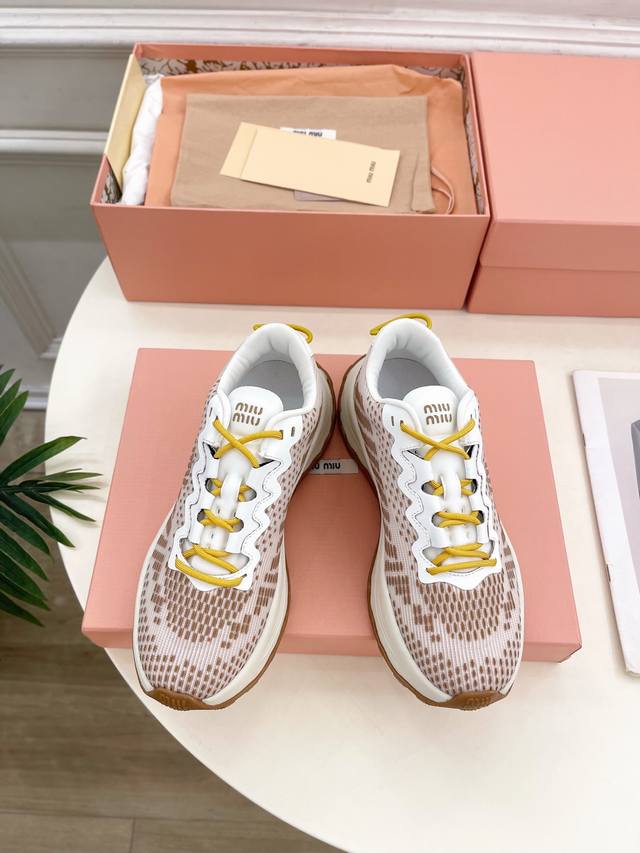 Miu Miu 缪缪 25 2025早春新品 专柜主打最新走秀款 织物休闲运动鞋火爆上新！ Bs缪家高货 顶级工艺打造精品质感 无敌舒适 绝对是一见钟情款！时尚