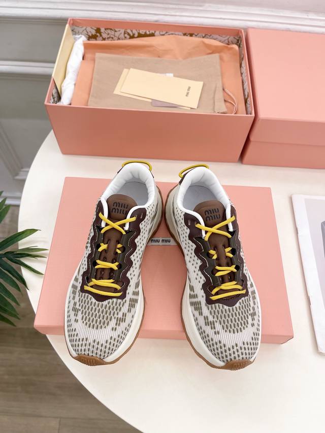 Miu Miu 缪缪 25 2025早春新品 专柜主打最新走秀款 织物休闲运动鞋火爆上新！ Bs缪家高货 顶级工艺打造精品质感 无敌舒适 绝对是一见钟情款！时尚