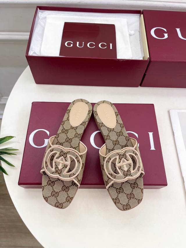 Gucci 古驰 25 G家 主打系列终于面世，狠货值得期待！原有的经典 创造新设计 Bs新款 经典双G镂空平底拖鞋 代购级别！高级感十足！国内外博主刷爆的一款