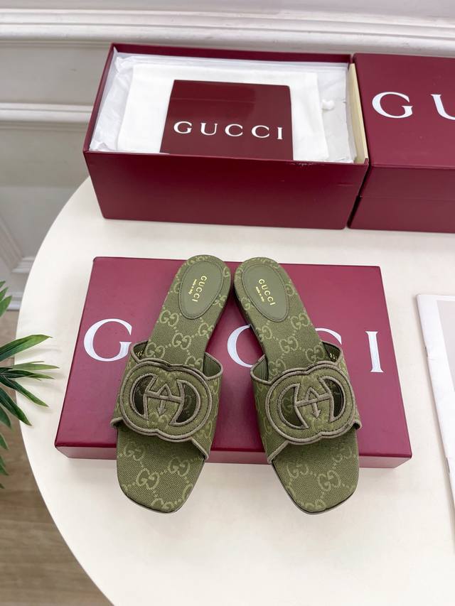 Gucci 古驰 25 G家 主打系列终于面世，狠货值得期待！原有的经典 创造新设计 Bs新款 经典双G镂空平底拖鞋 代购级别！高级感十足！国内外博主刷爆的一款