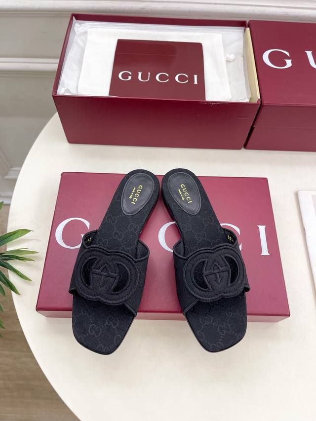 Gucci 古驰 25 G家 主打系列终于面世，狠货值得期待！原有的经典 创造新设计 Bs新款 经典双G镂空平底拖鞋 代购级别！高级感十足！国内外博主刷爆的一款