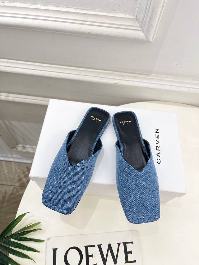 Carven 2025春夏新品 方头穆勒半拖鞋 作为这两年最受欢迎的设计师牌，设计简单、细节巧妙、清新脱俗！ 不想满大街撞款的可以看看这个品牌，比较小众却又是那