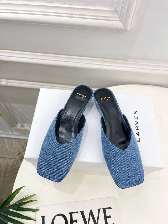 Carven 2025春夏新品 方头穆勒半拖鞋 作为这两年最受欢迎的设计师牌，设计简单、细节巧妙、清新脱俗！ 不想满大街撞款的可以看看这个品牌，比较小众却又是那