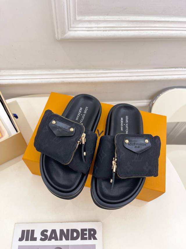 Lv 路易威登 25 2025春夏新品 顶级版本 专柜主打最新款Pool Pillow Comfort老花布包包拖鞋 硬货上新 Bs代购级别！高级感十足！国内外