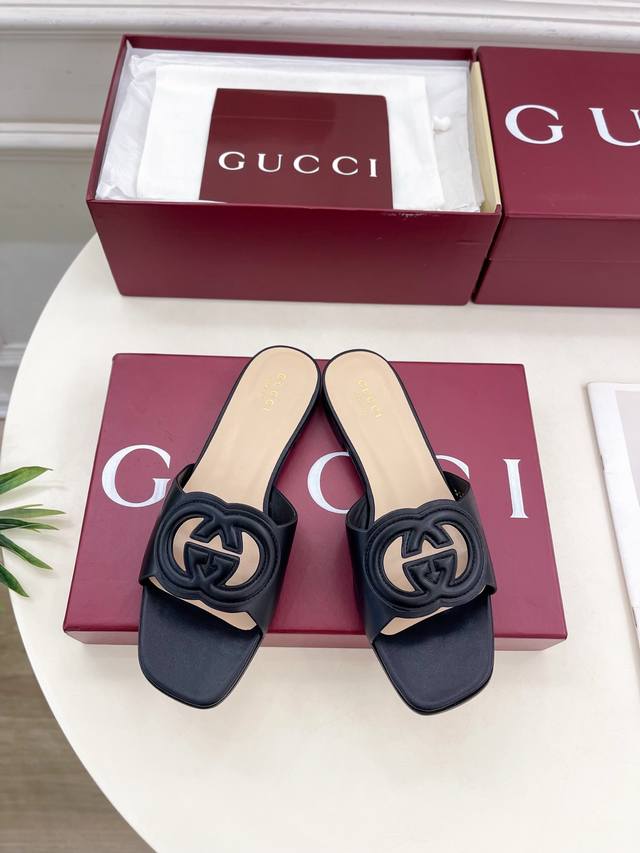 Gucci 古驰 25 G家 主打系列终于面世，狠货值得期待！原有的经典 创造新设计 Bs新款 经典双G镂空平底粗跟拖鞋 代购级别！高级感十足！国内外博主刷爆的