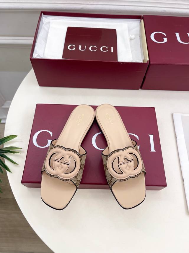 Gucci 古驰 25 G家 主打系列终于面世，狠货值得期待！原有的经典 创造新设计 Bs新款 经典双G镂空平底粗跟拖鞋 代购级别！高级感十足！国内外博主刷爆的