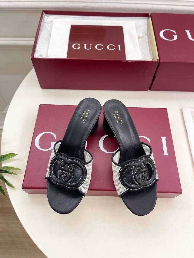 Gucci 古驰 25 G家 主打系列终于面世，狠货值得期待！原有的经典 创造新设计 Bs新款 经典双G镂空平底粗跟拖鞋 代购级别！高级感十足！国内外博主刷爆的