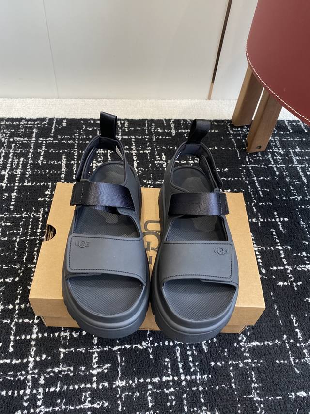 东莞代购级 Ugg 25Ss 厚底 凉鞋 可调节鞋面束带，设计方便穿脱双层高密度泡棉鞋内底 耐磨中底以及Eva外底再生聚酯纤维滚边 舒适厚底，轻巧不厚重，经典金