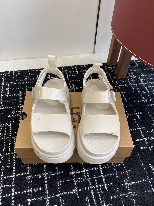东莞代购级 Ugg 25Ss 厚底 凉鞋 可调节鞋面束带，设计方便穿脱双层高密度泡棉鞋内底 耐磨中底以及Eva外底再生聚酯纤维滚边 舒适厚底，轻巧不厚重，经典金