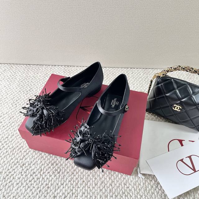 代购版 Valentino华伦天奴 25年新款 Vt蝴蝶结玛丽珍平底单鞋 材料:真丝 梭织布 真皮底 Size 35-39订做40.41.42不退不换