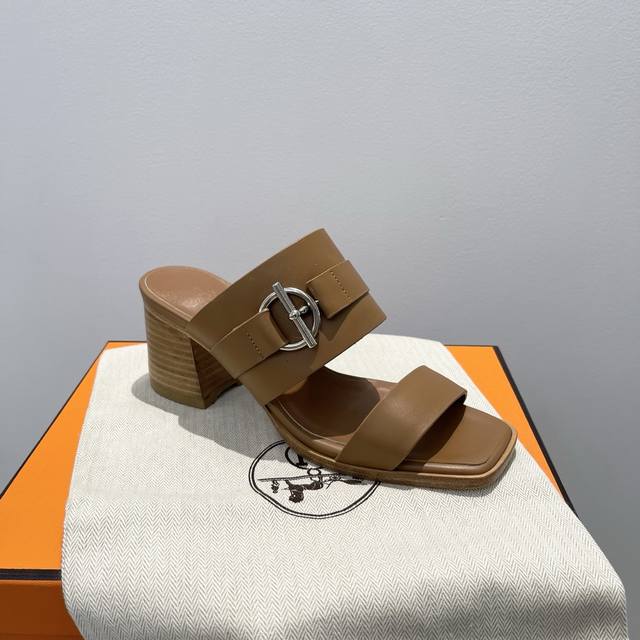 Hermes 爱马仕 H家 Kute 60系列 金属扣粗跟凉鞋 鞋面:牛皮 大底:真皮底 跟高:6.5Cm 正码:35-39订做40.41.42