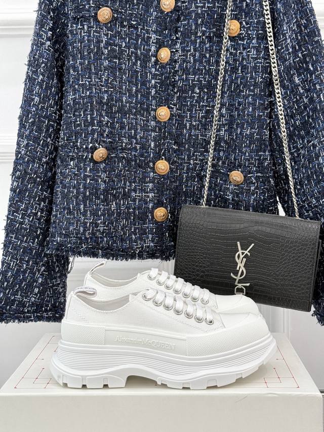 厂价 Alexander Mcqueen 麦昆经典休闲 厚底运动鞋老爹鞋 已风靡全球 简直不要太帅气了 独特的个性增加十足的魅力 无数潮人夸爆的本季优秀单品！