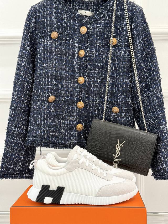厂价 Hermes 爱马仕经典休闲 运动鞋 经典复古高级感单品 好穿又好搭配 上脚秀气！ 鞋面采用原版定制皮料 内里踮脚均为牛皮 原版开模Tpu大底 Size：