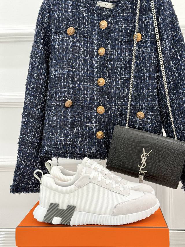 厂价 Hermes 爱马仕经典休闲 运动鞋 经典复古高级感单品 好穿又好搭配 上脚秀气！ 鞋面采用原版定制皮料 内里踮脚均为牛皮 原版开模Tpu大底 Size：