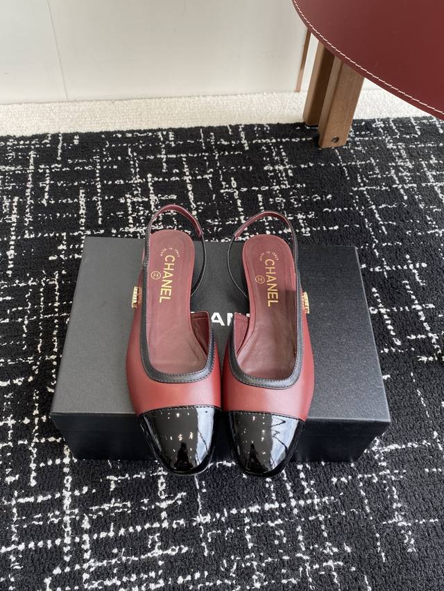 代购级 Chanel小香 25Ss 早春新款 平底 后空 玛丽珍单鞋，复古法式优雅感，高级感十足 香奶奶后空玛丽珍凉鞋，最近很火的一双凉鞋！露脚设计直接拉长腿型