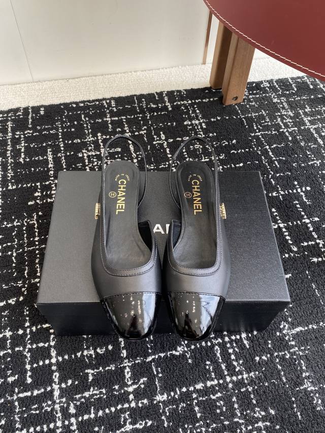 代购级 Chanel小香 25Ss 早春新款 平底 后空 玛丽珍单鞋，复古法式优雅感，高级感十足 香奶奶后空玛丽珍凉鞋，最近很火的一双凉鞋！露脚设计直接拉长腿型