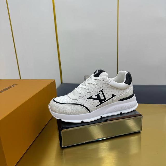 P女 男+50 Lv 路易威登 2025 2025春夏新款 顶级版本原版一致 专柜主打最新款休闲鞋 硬货上新 代购级别！高级感十足！国内外博主刷爆的一款，复古又