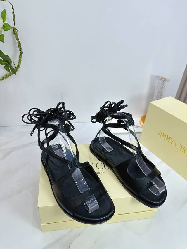 出厂 Jimmy Choo 吉米周 是一个非常全面之尊贵时尚生活品牌， 香港,美国等大时尚博主及明星的同款表带女士高跟，中跟，平跟后空凉鞋系列。 澳大利亚尖头