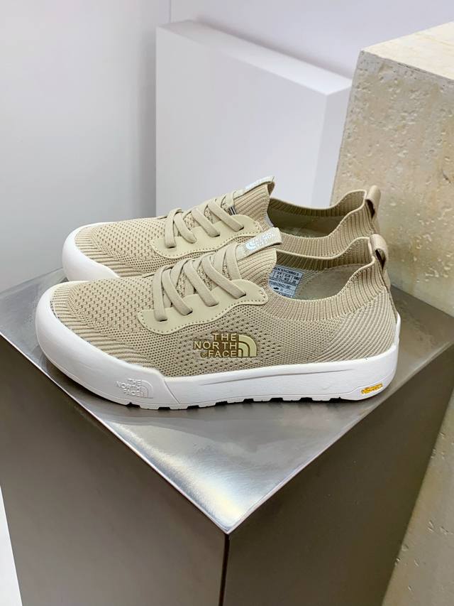 The North Face Cedar Measa 北面系列轻便套袜式一脚蹬跑鞋 户外运动抓地耐磨休闲鞋 飞织鞋面透气性强 贴脚舒适度极好 ，超级减震抗疲劳舒