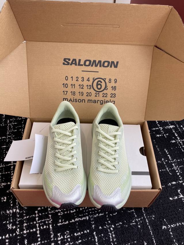 代购级 官网同步盒包装 Mm6 X Salomon Spectur Maison Margiela与Salomon合作的2025春夏系列鞋款，以公路跑鞋Spec
