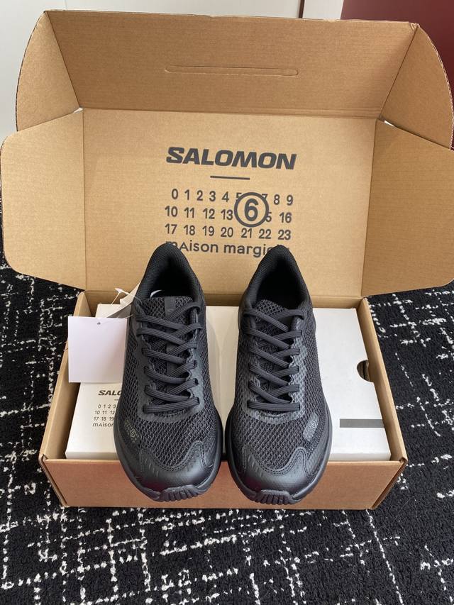 代购级 官网同步盒包装 Mm6 X Salomon Spectur Maison Margiela与Salomon合作的2025春夏系列鞋款，以公路跑鞋Spec