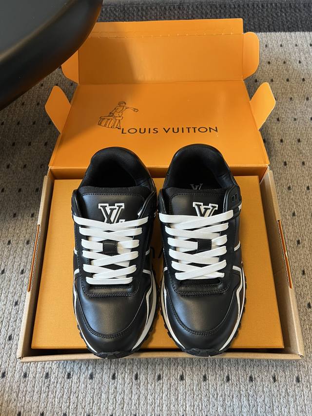 顶级版本 Louis Vuitto* 25Ss Lv路易威登专柜最新休闲胖丁鞋 众多网红明星纷纷开秀上脚 ，这款系带休闲运动鞋妥妥的美式老爹鞋风格 经典百搭的单