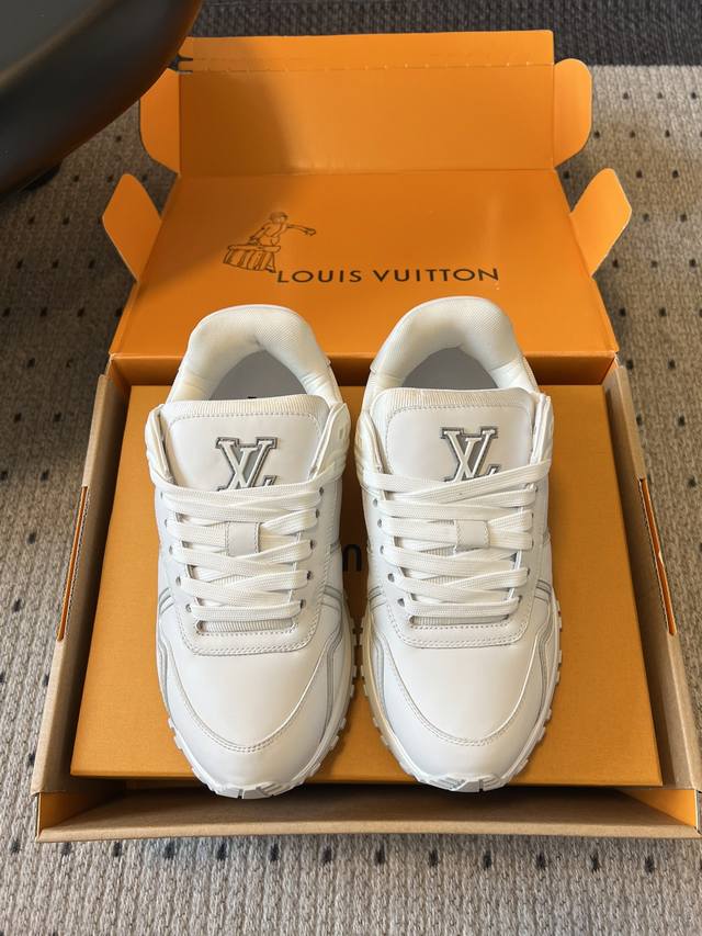 顶级版本 Louis Vuitto* 25Ss Lv路易威登专柜最新休闲胖丁鞋 众多网红明星纷纷开秀上脚 ，这款系带休闲运动鞋妥妥的美式老爹鞋风格 经典百搭的单