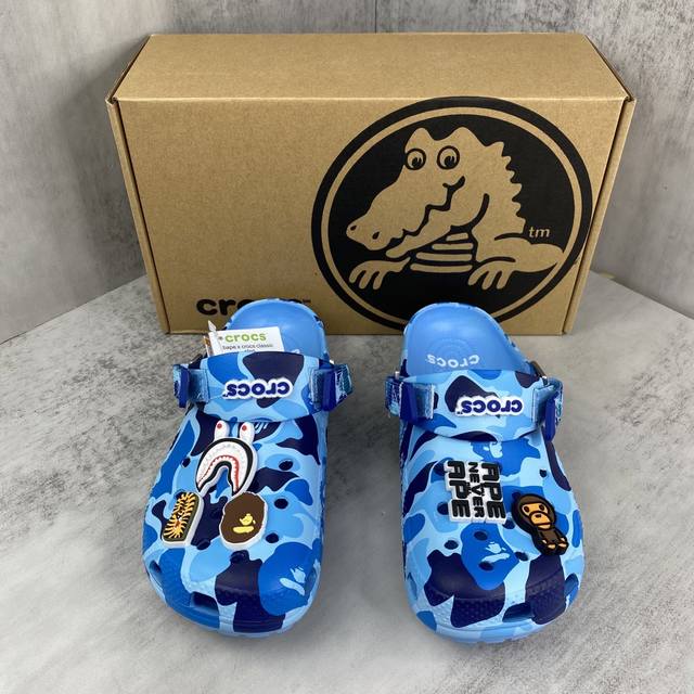 新款上架 Bape X Crocs Classic Clog卡骆驰 Classic Clog 迷彩印花 舒适百搭 洞洞鞋 猿人头联名 自带配件 尺码：M4 36