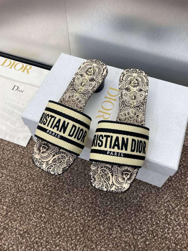 工厂P价P平底 高跟 迪奥 Dior 2025春夏新款一字拖拼色女鞋 Cd字母Logo立体刺绣圆柱跟凉鞋 方头粗跟果冻色露趾拖鞋 市面顶级版本 材质:鞋面原版一