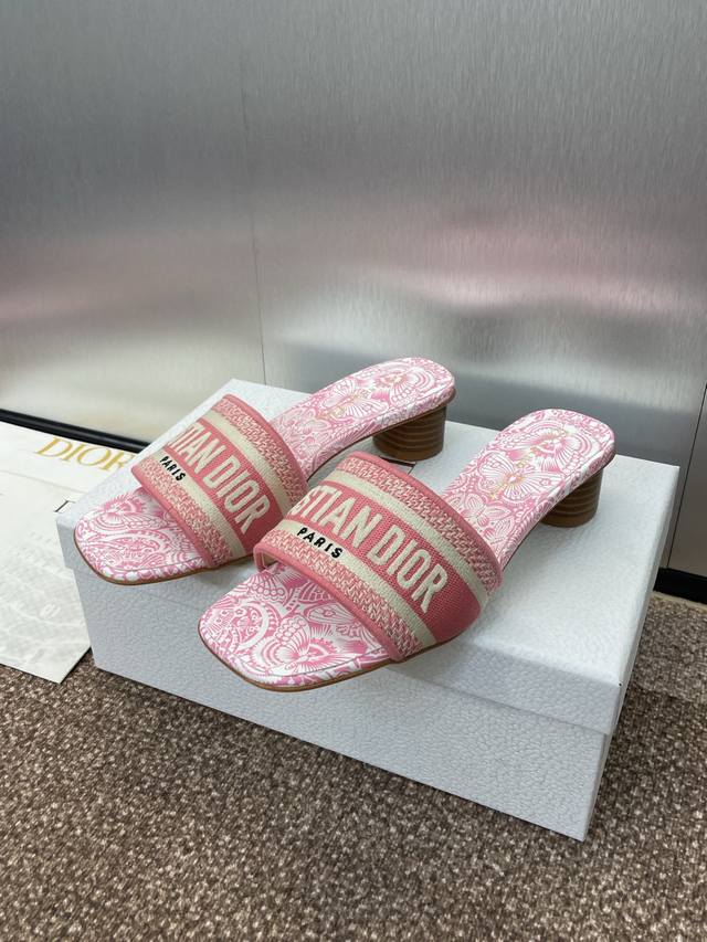 工厂P价P平底 高跟 迪奥 Dior 2025春夏新款一字拖拼色女鞋 Cd字母Logo立体刺绣圆柱跟凉鞋 方头粗跟果冻色露趾拖鞋 市面顶级版本 材质:鞋面原版一
