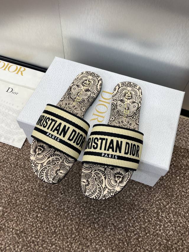 工厂P价P平底 高跟 迪奥 Dior 2025春夏新款一字拖拼色女鞋 Cd字母Logo立体刺绣圆柱跟凉鞋 方头粗跟果冻色露趾拖鞋 市面顶级版本 材质:鞋面原版一