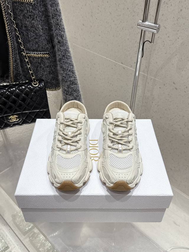 顶级版本情侣款 2025 迪奥 Dior 新款休闲老爹鞋 半拖款 真的酷毙了，未来感十足原版完美复刻！全对版材质 模具！！ 码数：35-46 女40 男款45