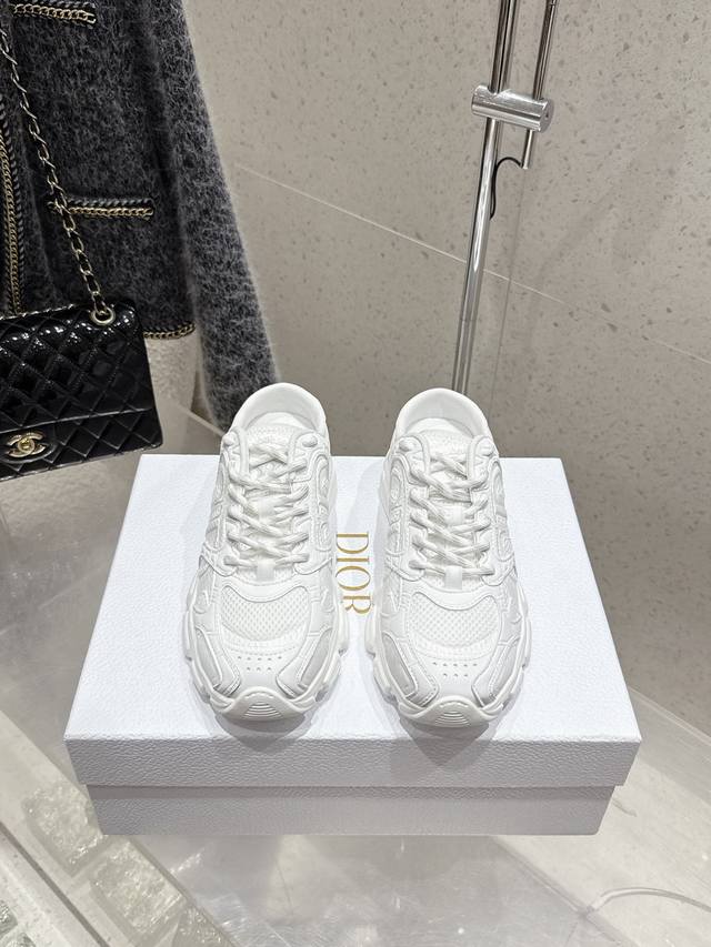 顶级版本情侣款 2025 迪奥 Dior 新款休闲老爹鞋 半拖款 真的酷毙了，未来感十足原版完美复刻！全对版材质 模具！！ 码数：35-46 女40 男款45