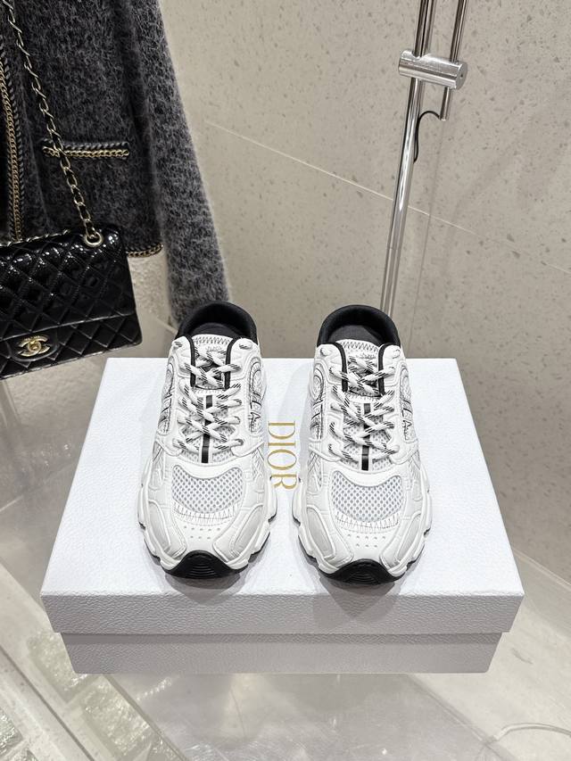 顶级版本情侣款 2025 迪奥 Dior 新款休闲老爹鞋 半拖款 真的酷毙了，未来感十足原版完美复刻！全对版材质 模具！！ 码数：35-46 女40 男款45