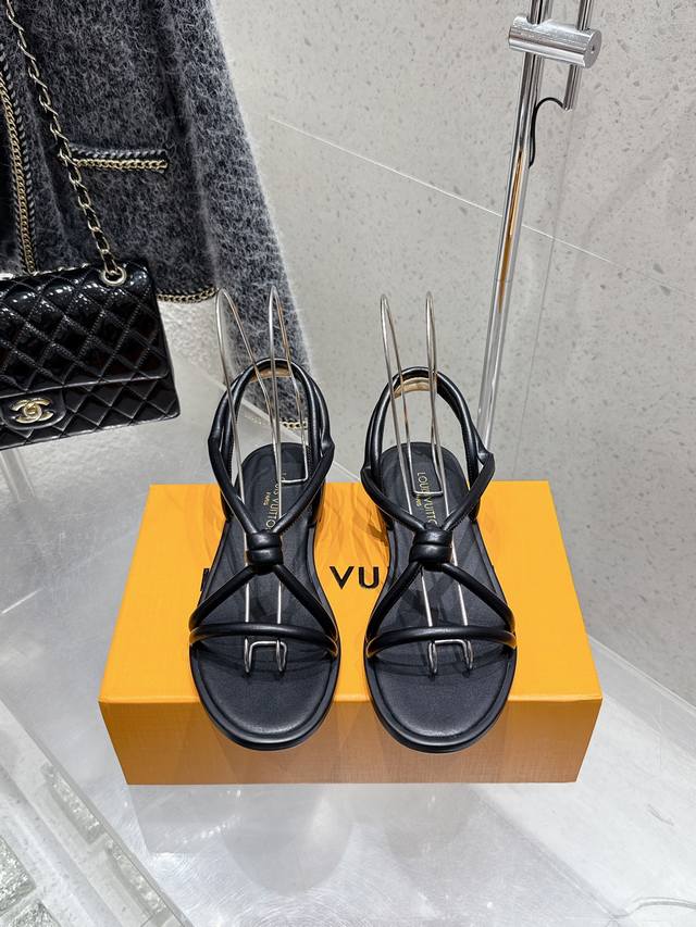 顶级版本 Louis Vuitton 路易威登 Lv新款简约时尚平底凉鞋 鞋面：羊皮 垫脚：羊皮 鞋底：进口真皮大底 Size：#35-41 40.41定做不退