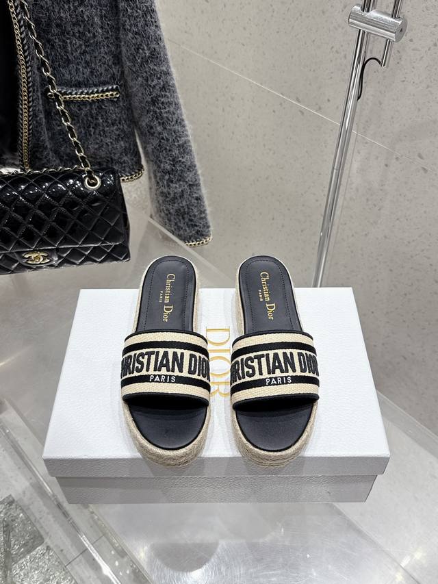 Dior 迪奥 新款 厚底 刺绣 拖鞋凉鞋 材料与工艺： 面料 棉质面料品牌Logo刺绣 鞋垫 牛皮 鞋底 原版复合大底 草绳编织大底 码数 35-39 40
