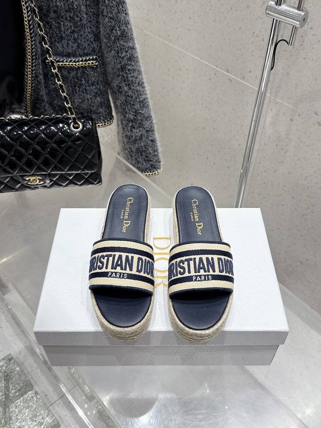 Dior 迪奥 新款 厚底 刺绣 拖鞋凉鞋 材料与工艺： 面料 棉质面料品牌Logo刺绣 鞋垫 牛皮 鞋底 原版复合大底 草绳编织大底 码数 35-39 40