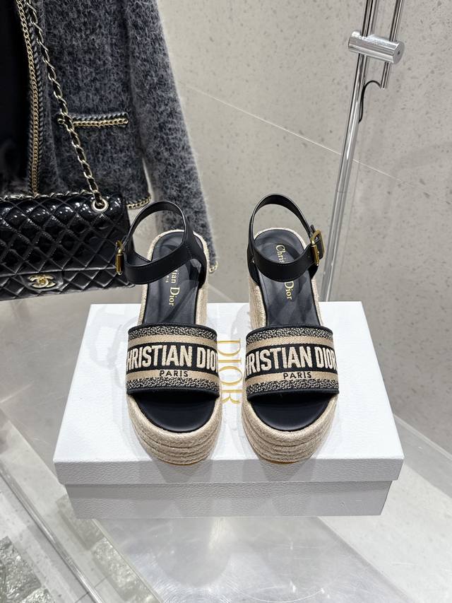 Dior 迪奥 新款 厚底 刺绣 拖鞋凉鞋 材料与工艺： 面料 棉质面料品牌Logo刺绣 鞋垫 牛皮 鞋底 原版复合大底 草绳编织大底 码数 35-39 40
