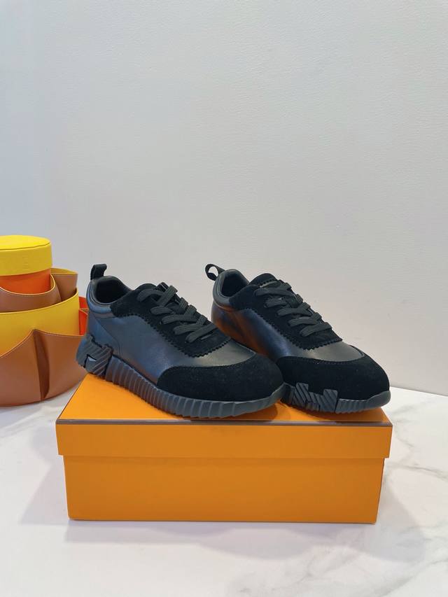 只有高端，我们如此执著！ Herme* Paris 爱马仕 慵懒又随意In，大大方方美丽，简单就是风范，高级、舒适！ 高雅穿搭，柜姐强烈推荐！ 多种顶级高端材质