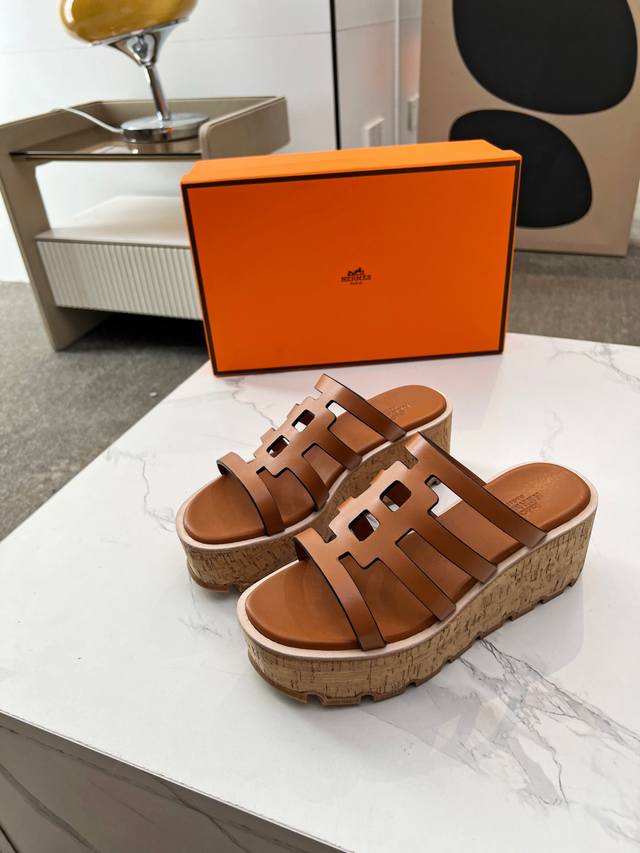 出厂 顶级版本 HermèS ，版型做工材料升级。 Hermes市场最高版本纯手工鞋 顶级产品爱马仕松糕鞋 早春新款原版一样， 师傅级纯手工打造 ！高端定制，独