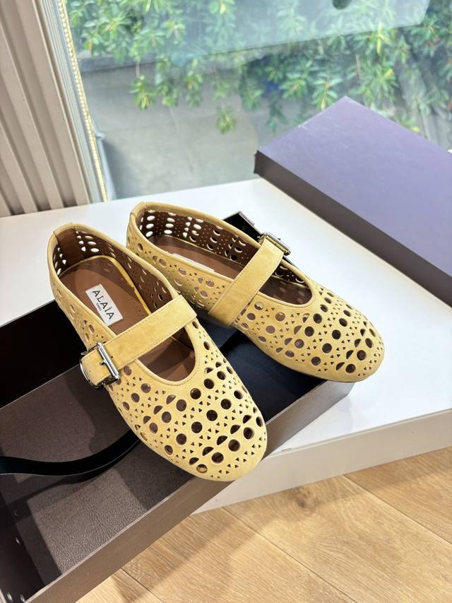 G002原版购入法国一线奢侈品牌Alaia 阿莱亚24Ss法式仙女芭蕾舞平底跳舞鞋，Alaia品牌源自其创始人，Azzedine Alaia是上世纪80 年代“
