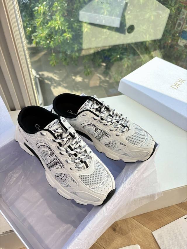 代购级别所即所得G0133C'est Dior 迪奥 25春夏全新休闲运动鞋‘以牛皮革和网眼织物制作，轻盈透气。侧边的Cd字母非常有Dior辩识度，运动风设计融