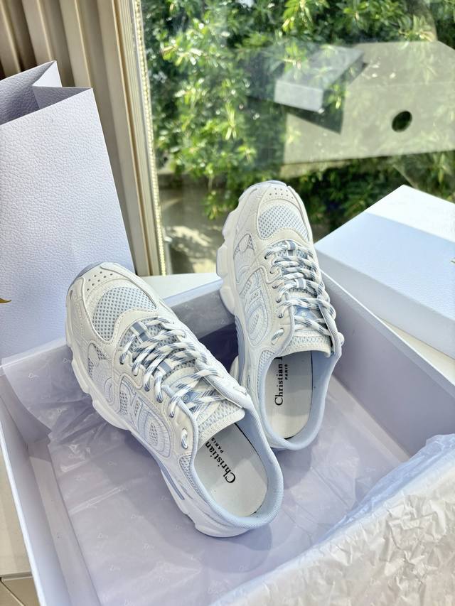 代购级别所即所得G0133C'est Dior 迪奥 25春夏全新休闲运动鞋‘以牛皮革和网眼织物制作，轻盈透气。侧边的Cd字母非常有Dior辩识度，运动风设计融
