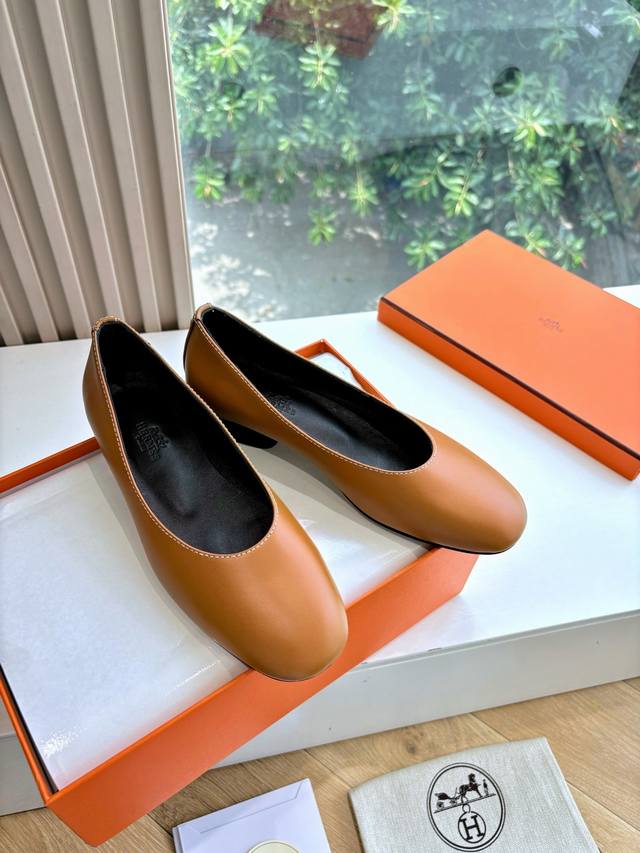 顶级品质G203所见即所得顶级品质Hermes爱马仕春夏最新Kelly扣时装玛丽珍乐福鞋经典的版型 搭配极具辨识度的马家上脚超级百搭好看时髦 超多明星网红种草