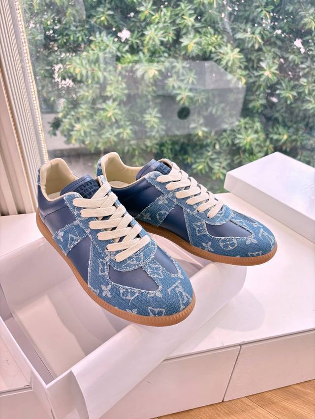 出货快G035所见即所得顶级版本 代购级别 Maisonmargiela Mm6德训休闲鞋鬼才设计师品牌，一个轻奢品牌上脚很百搭哦，也很随脚舒适，这一款德国训练