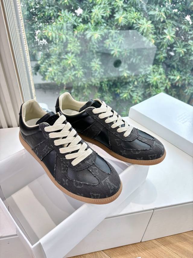 出货快G035所见即所得顶级版本 代购级别 Maisonmargiela Mm6德训休闲鞋鬼才设计师品牌，一个轻奢品牌上脚很百搭哦，也很随脚舒适，这一款德国训练